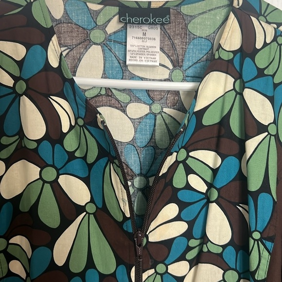 Cherokee zip long sleeved brown turquoise beige scrub jacket M - Picture 2 of 4